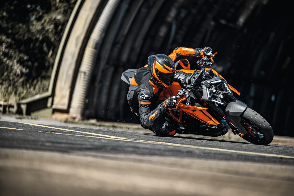 KTM 1390 SUPER DUKE: la "Bestia" cresce ancora